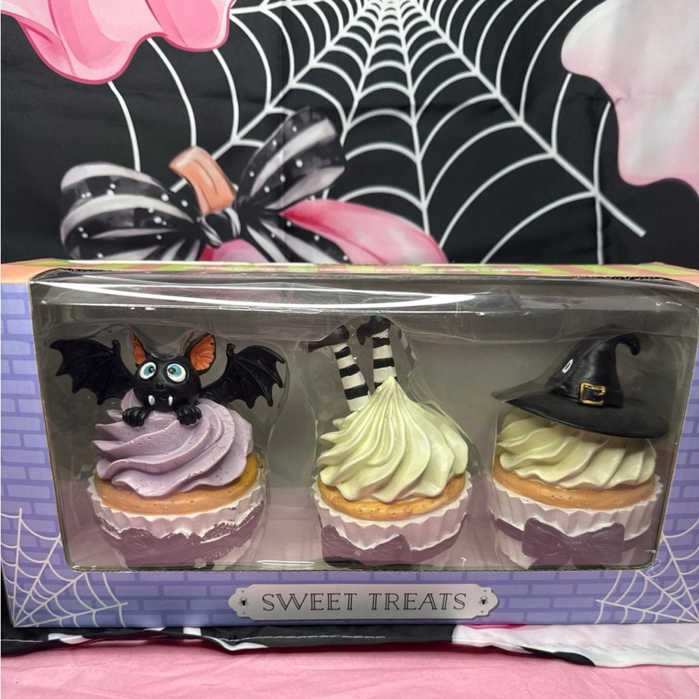 NEW Halloween Sweet Treat Cupcakes Set of 3